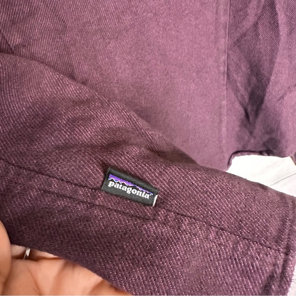 Patagonia Women's Long Sleeves Button-Up in Deep Plum Size M - Picture 6 of 7
